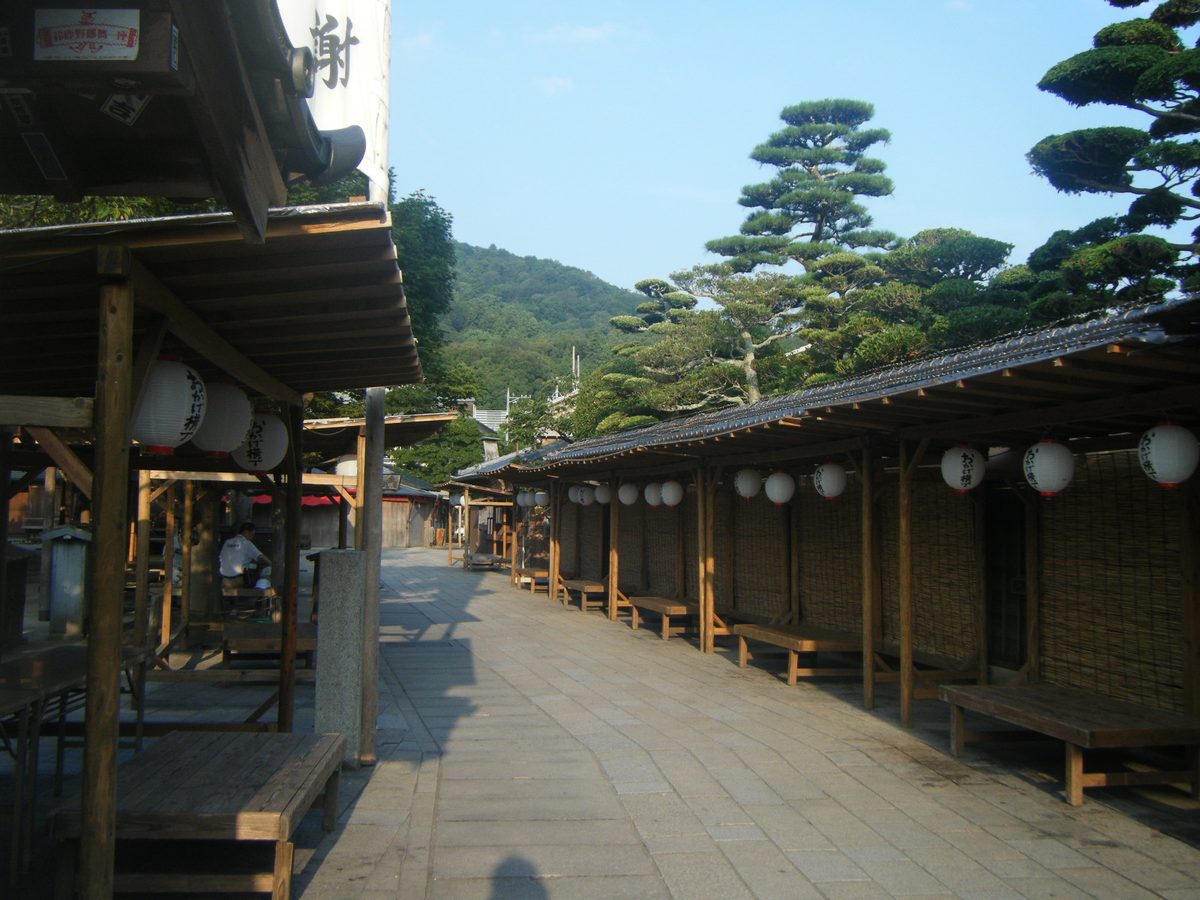 A quiet stone-paved street of wooden buildings in Okage Yokocho, Ise (Mie)