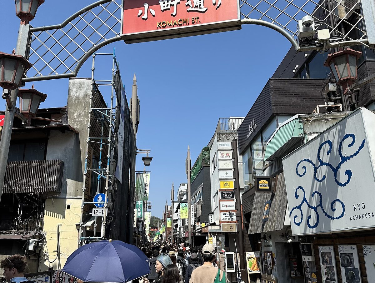 The red torii gate at the entrance of Komachi-dori street in Kamakura (Kanagawa)
