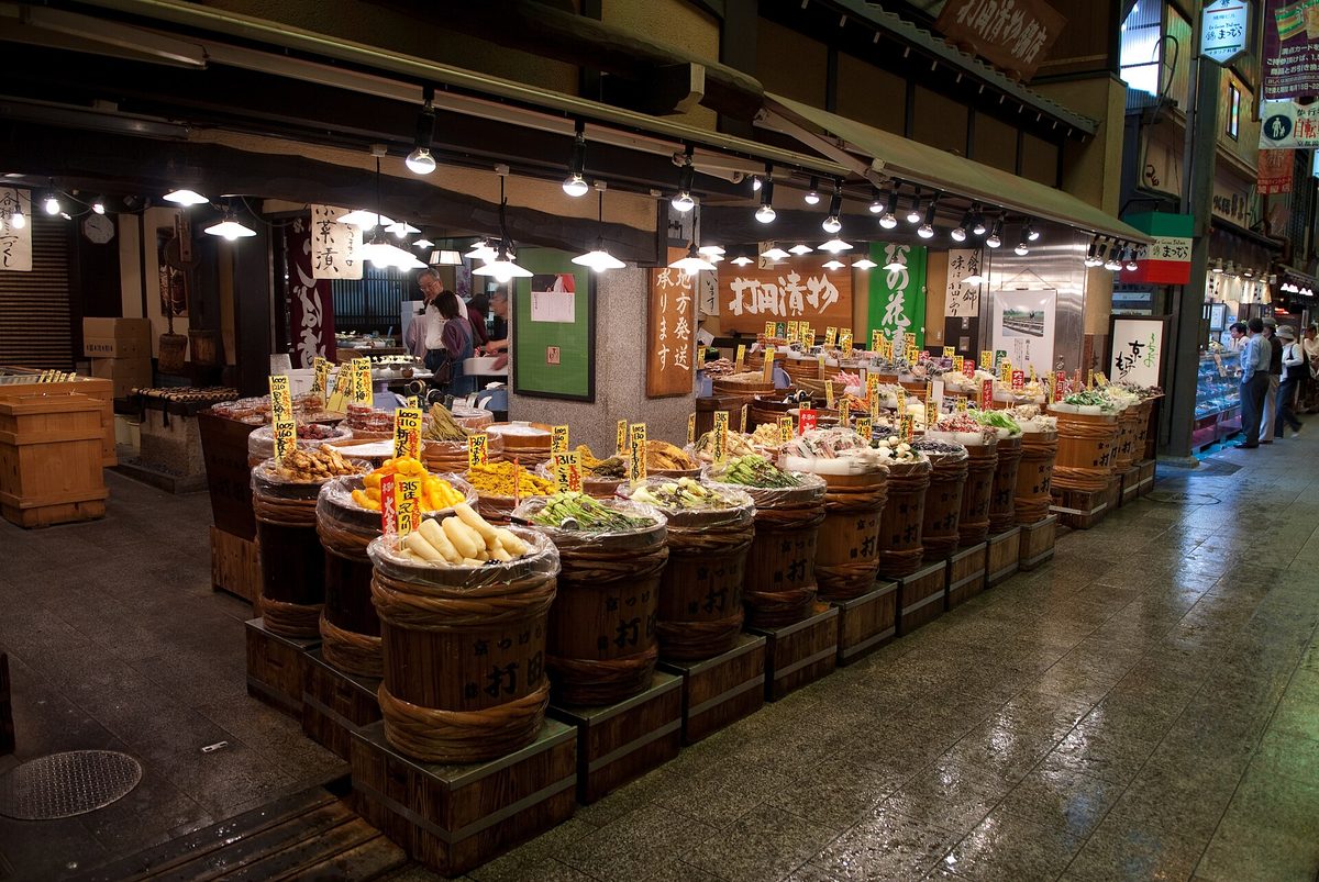 Barrels of Japanese pickles at a shop in Nishiki Market, Kyoto (Kyoto)