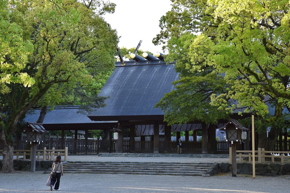 The main hall of Atsuta Jingu surrounded by trees in Nagoya (Aichi)