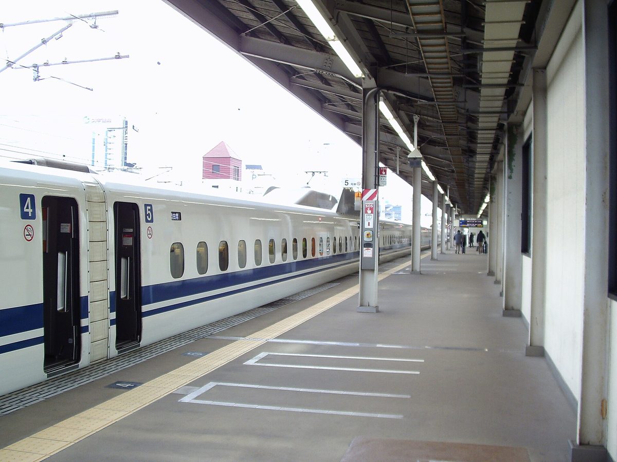 A Tokaido Shinkansen train at Mikawa-Anjo Station, with boarding position lines painted on the platform