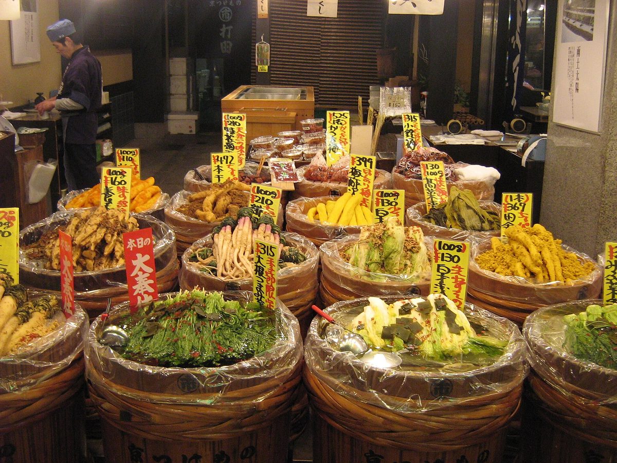 Wooden barrels full of colorful pickles with yellow price tags at a pickle shop in Nishiki Market, Kyoto (Kyoto)